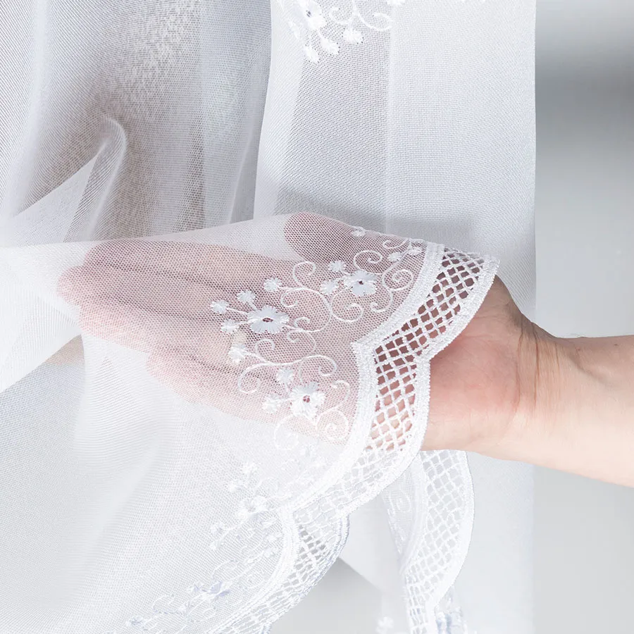 Firanka z aplikacją gipiurową 040613