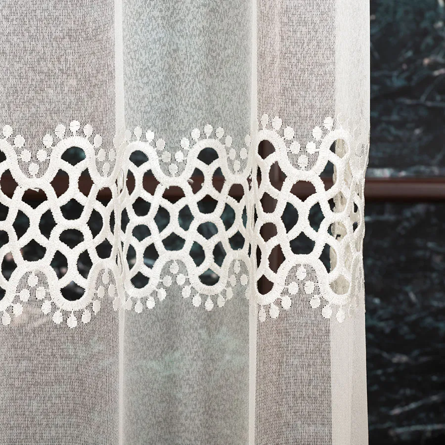 Firanka z aplikacją gipiurową 008897