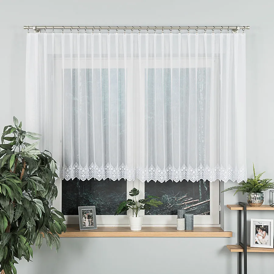 Firanka haftowana ze wzorem na samym dole 123397