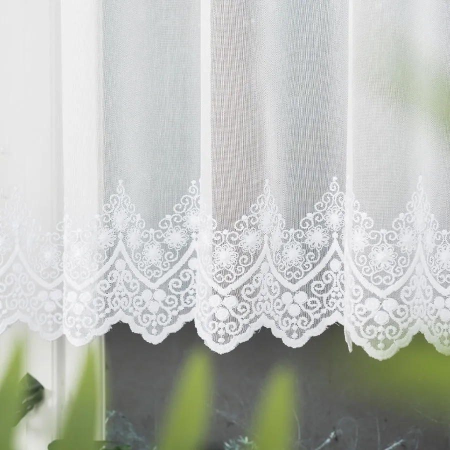 Firanka haftowana ze wzorem na samym dole 123397