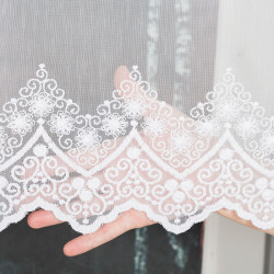 Firanka haftowana ze wzorem na samym dole 123397