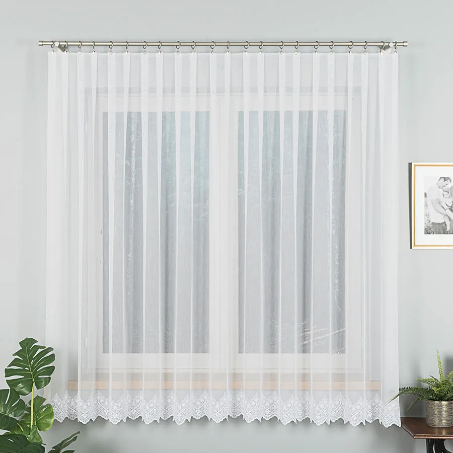 Firanka haftowana ze wzorem na samym dole 123397