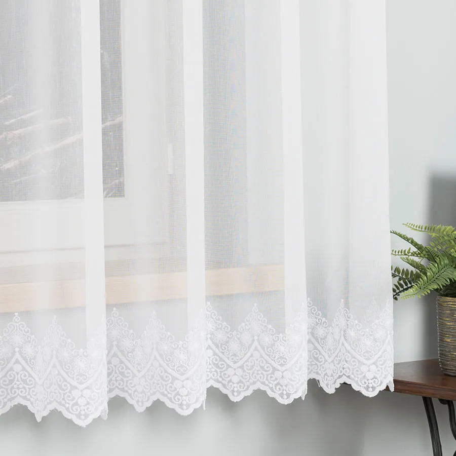 Firanka haftowana ze wzorem na samym dole 123397