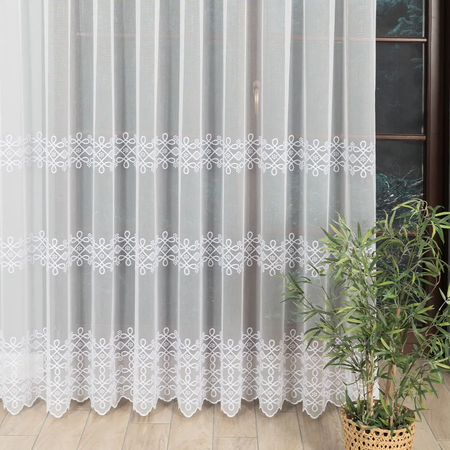 Firanka haftowana ze wzorem pasowym 713317