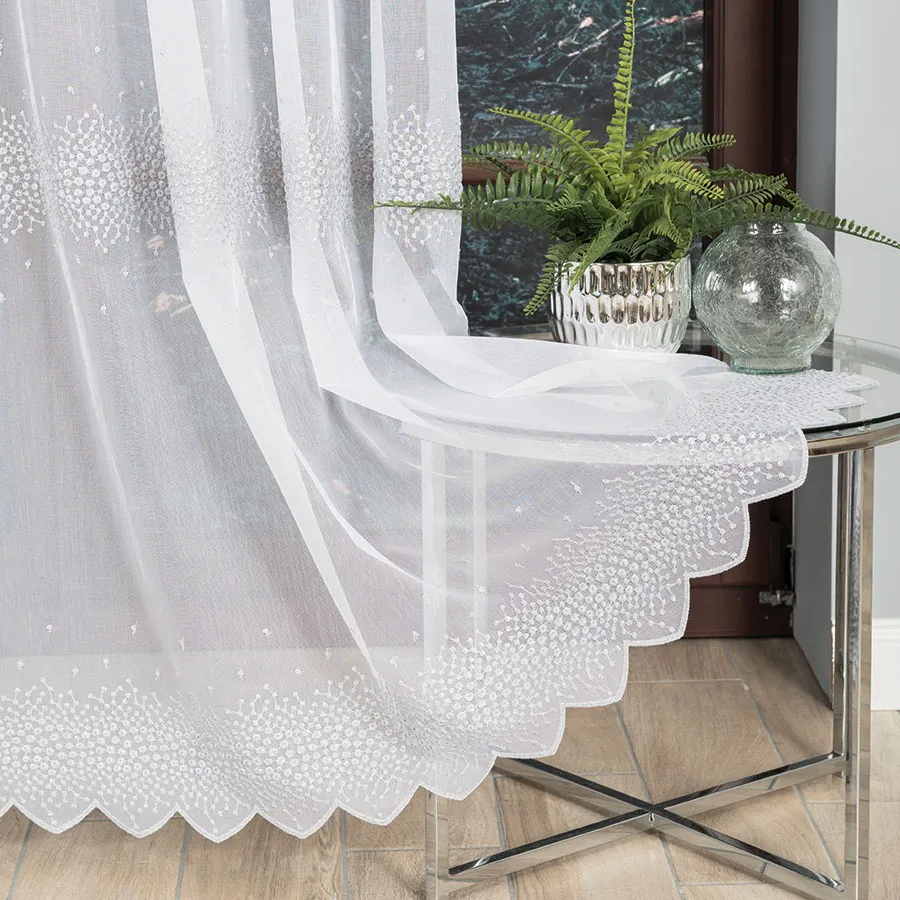 Firanka haftowana ze wzorem pasowym 112853