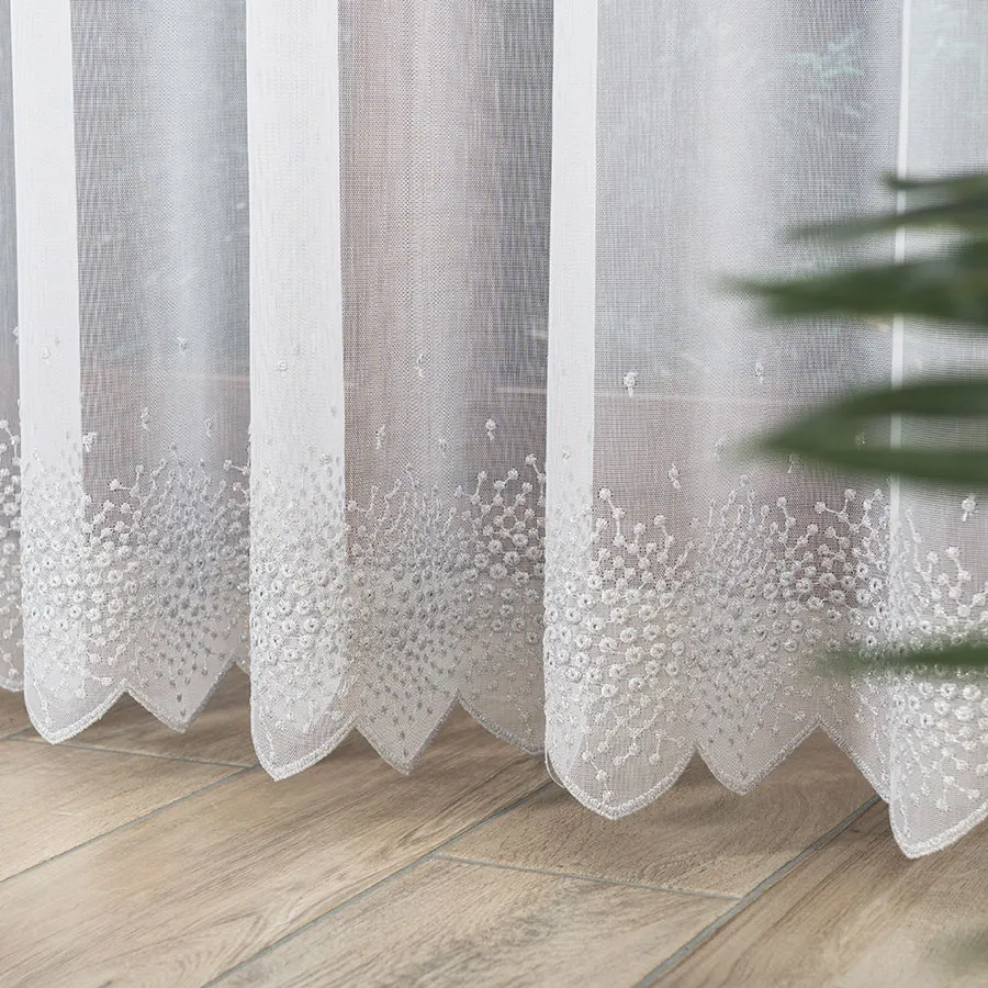 Firanka haftowana ze wzorem pasowym 112853