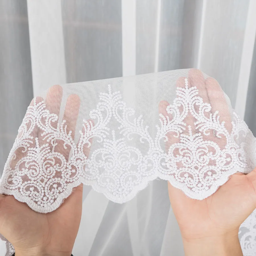 Firanka haftowana ze wzorem na samym dole 123592