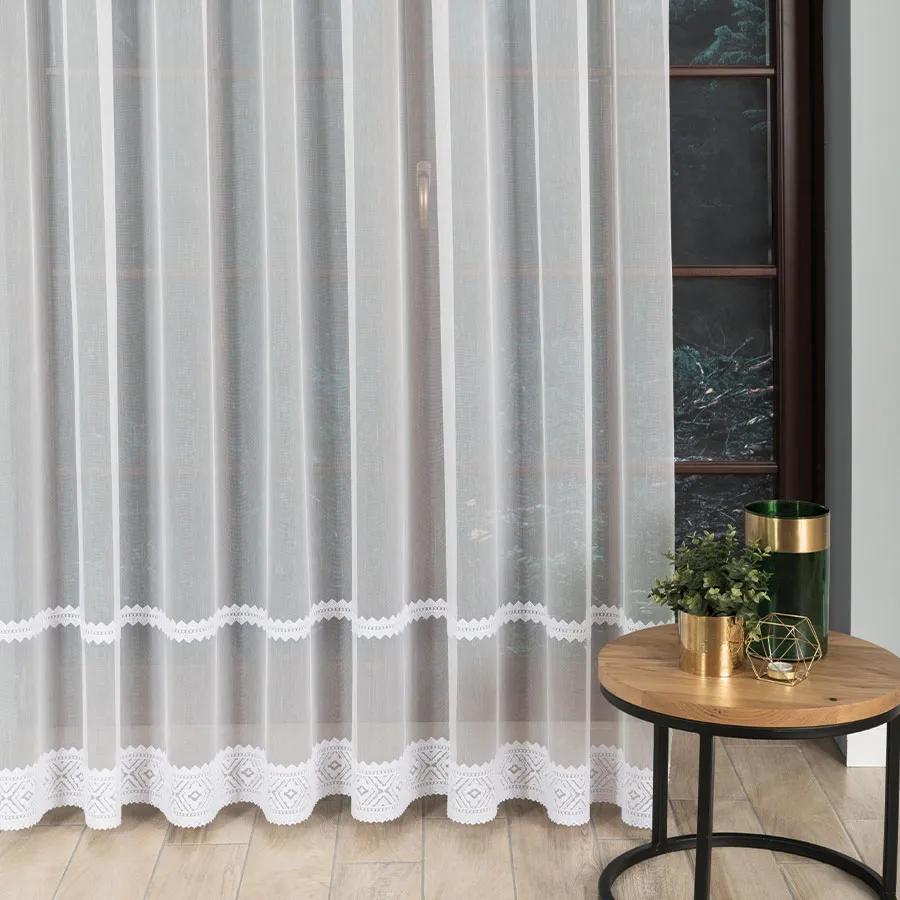 Firanka haftowana ze wzorem pasowym 127111