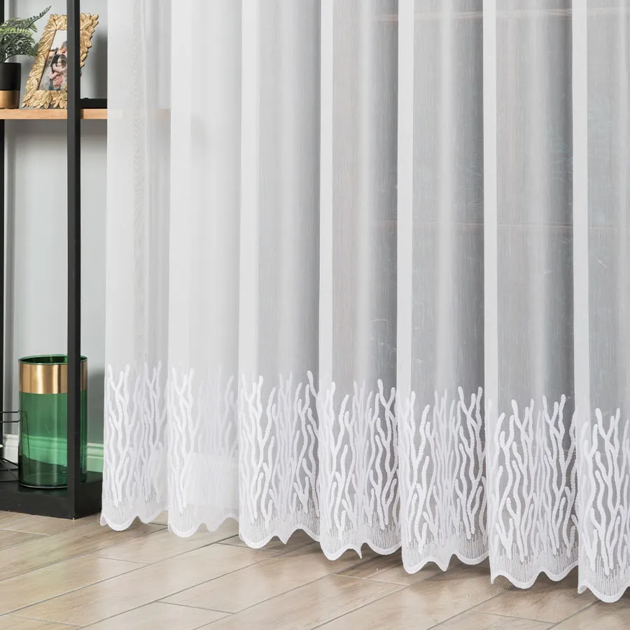 Firanka haftowana ze wzorem pasowym 127099