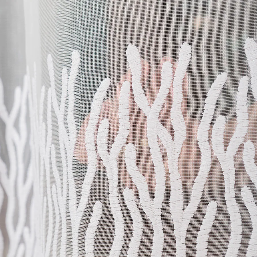 Firanka haftowana ze wzorem pasowym 127099