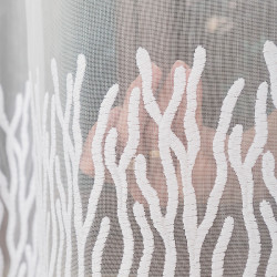 Firanka haftowana ze wzorem pasowym 127099 Firanka haftowana ze wzorem pasowym 127099