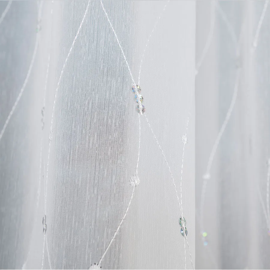 Firanka gotowa haftowana z cekinami z taśmą RICAMO