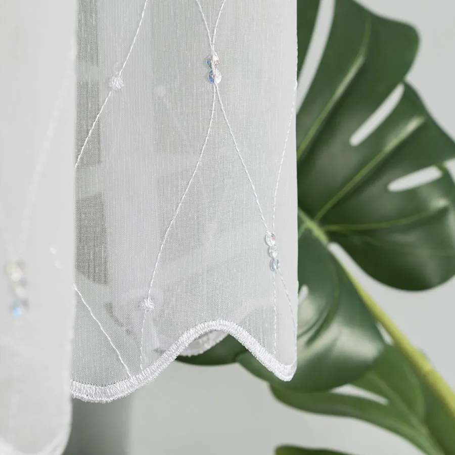 Firanka gotowa haftowana z cekinami z taśmą RICAMO