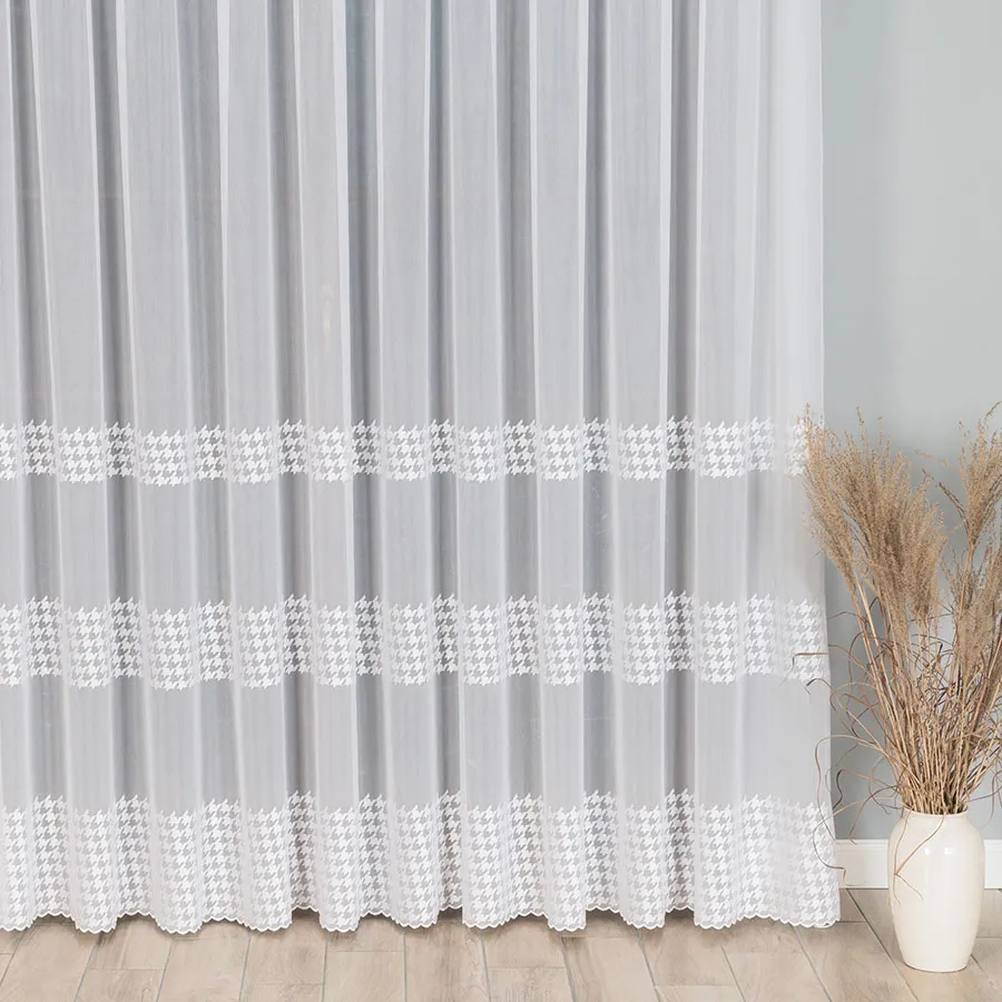 Firanka gotowa haftowana z taśmą PEPITKA