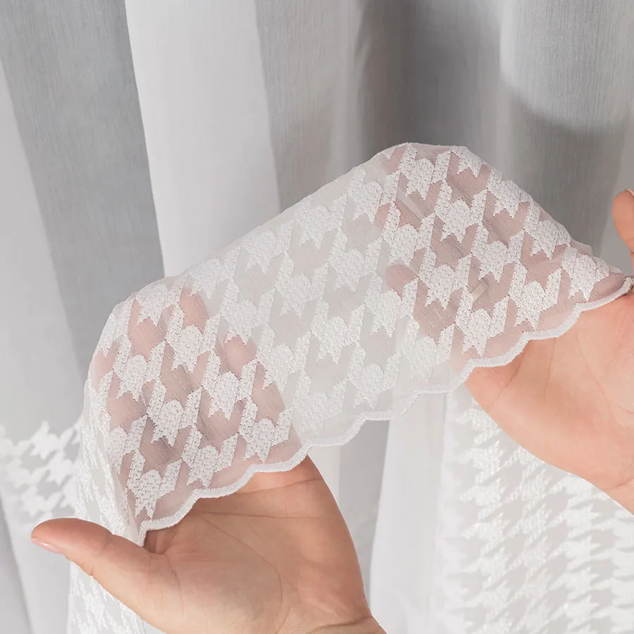 Firanka gotowa haftowana z taśmą PEPITKA