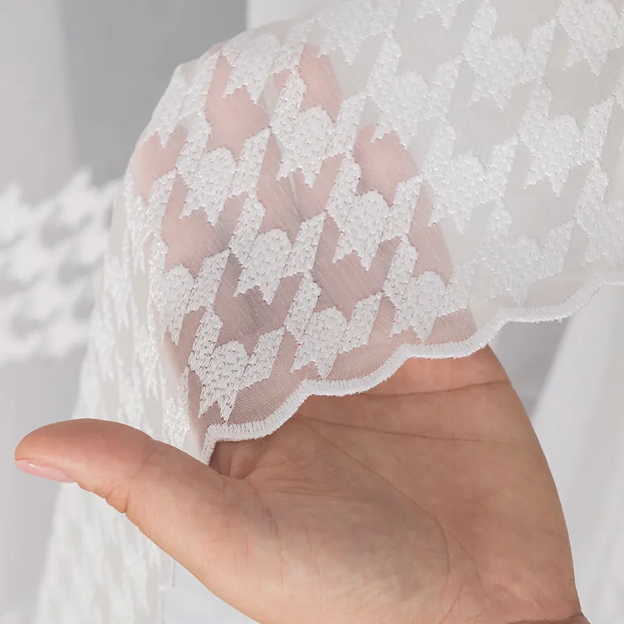 Firanka gotowa haftowana z taśmą PEPITKA