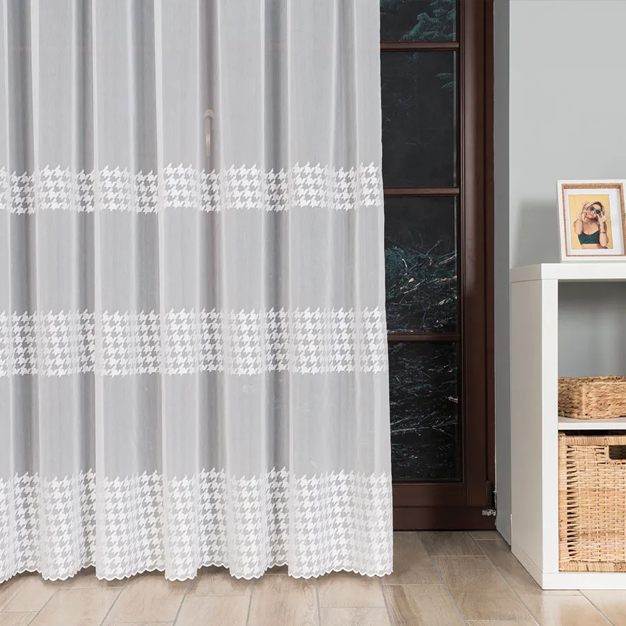 Firanka gotowa haftowana z taśmą PEPITKA