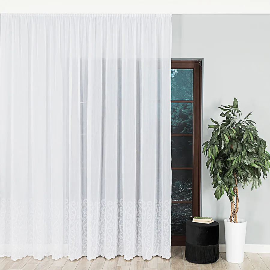 Firanka gotowa haftowana z taśmą GATITOS