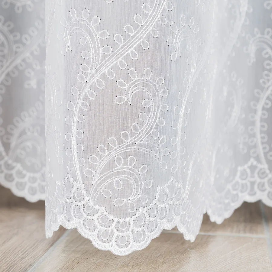 Firanka gotowa haftowana z taśmą GATITOS