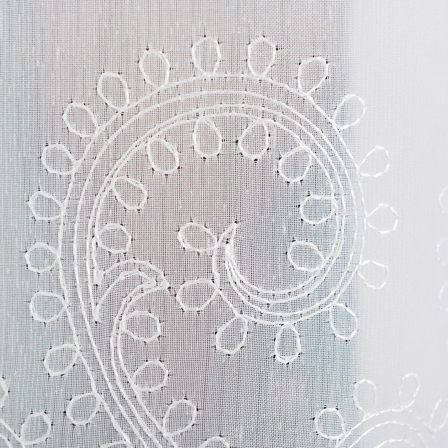 Firanka gotowa haftowana z taśmą GATITOS