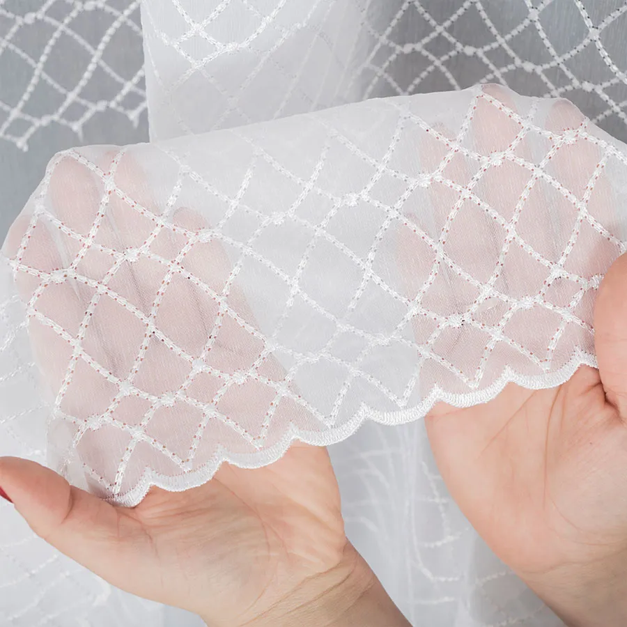 Firanka gotowa haftowana z taśmą SENTIERI