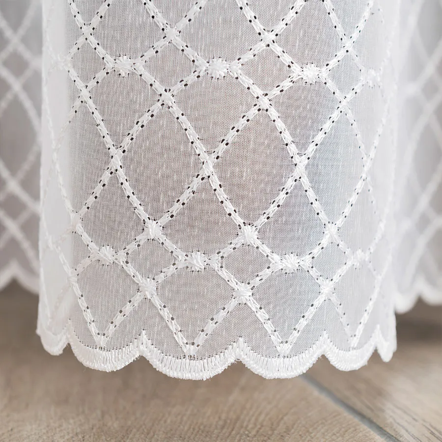 Firanka gotowa haftowana z taśmą SENTIERI