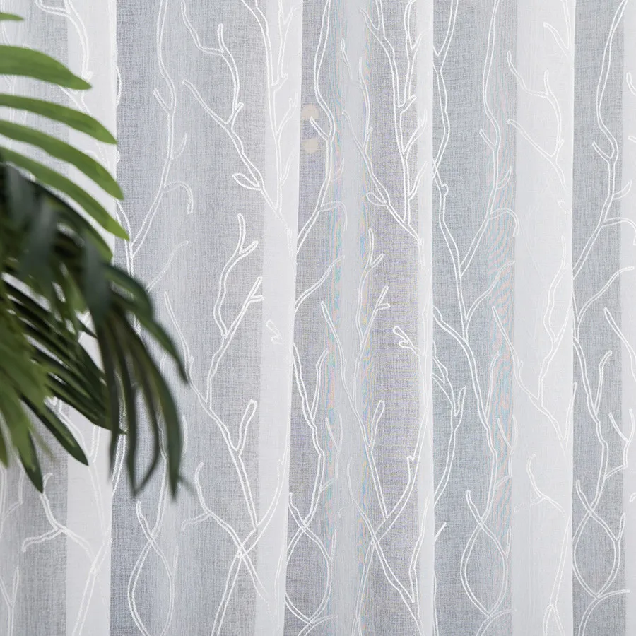 Firanka gotowa haftowana z taśmą RAMITAS