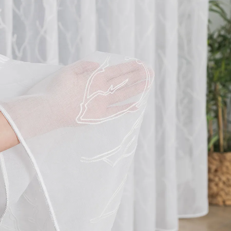 Firanka gotowa haftowana z taśmą RAMITAS