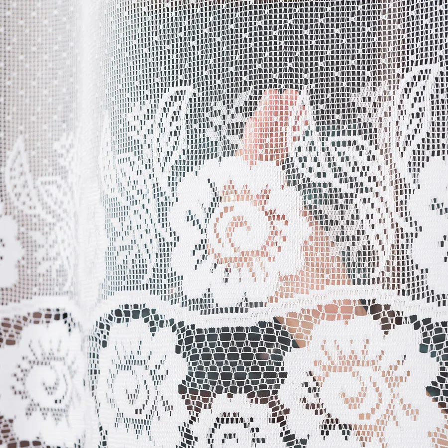 Firanka żakardowa ze wzorem pasowym 044136