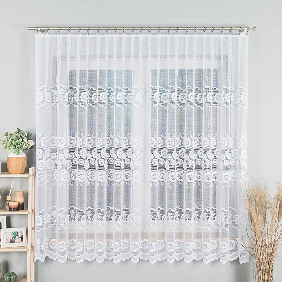 Firanka żakardowa ze wzorem pasowym 044136