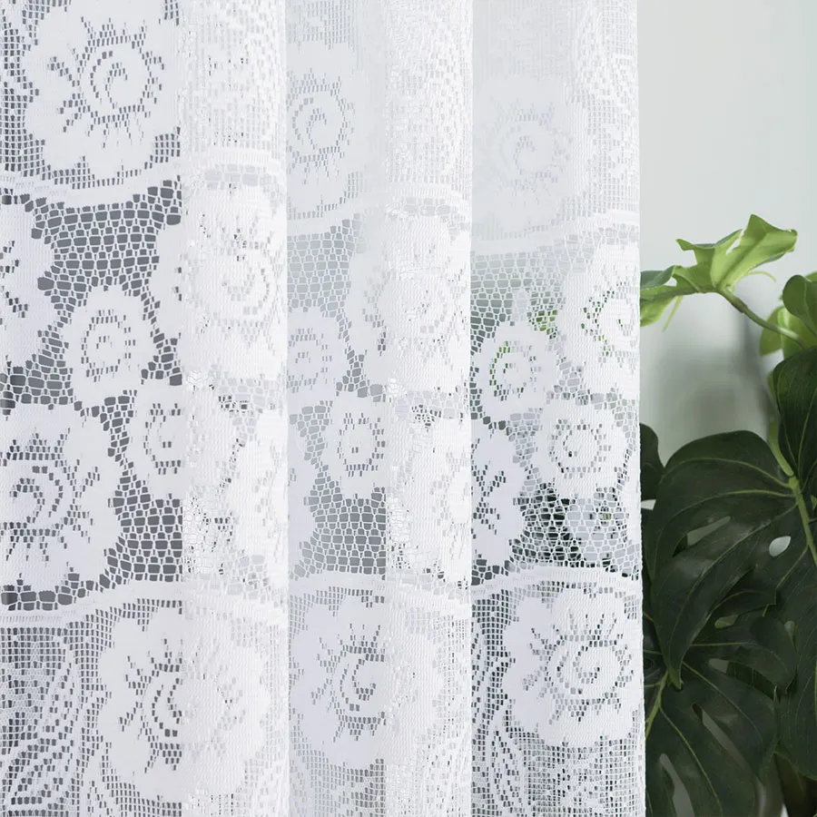 Firanka żakardowa ze wzorem pasowym 044136