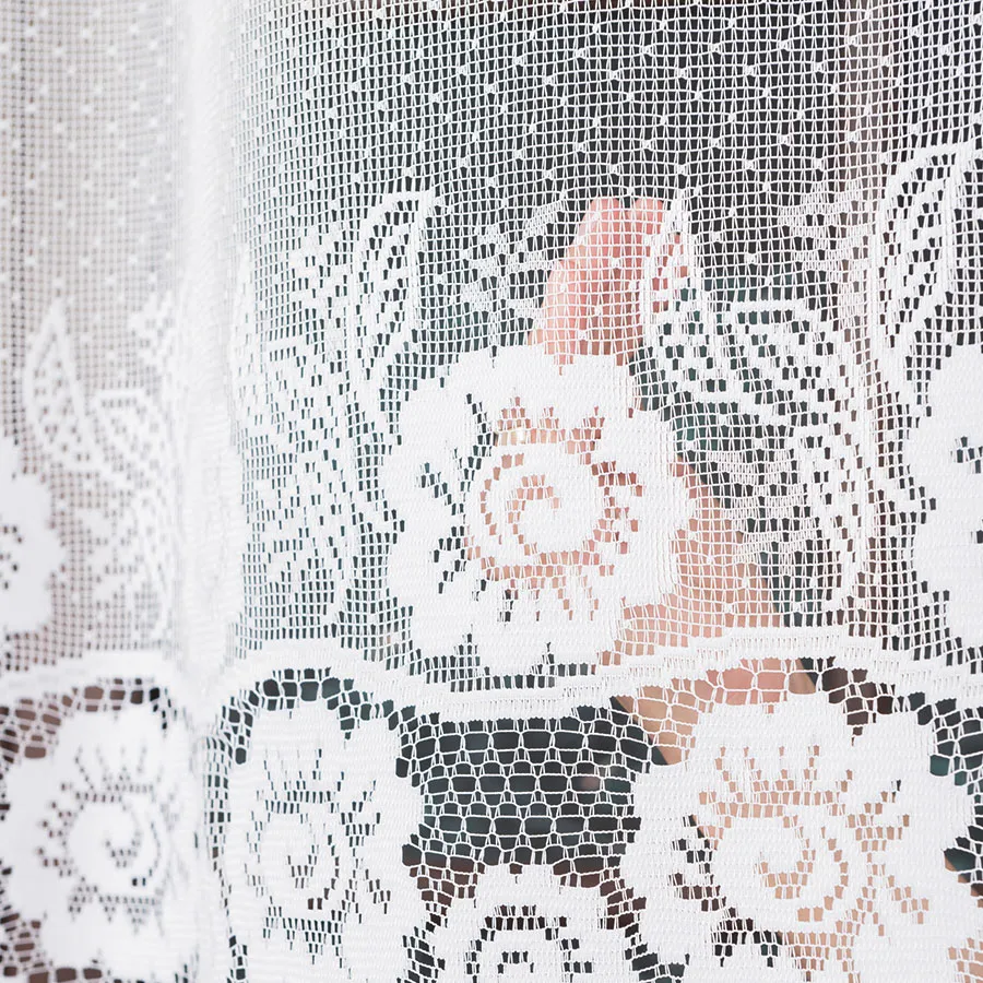 Firanka żakardowa ze wzorem pasowym 044136