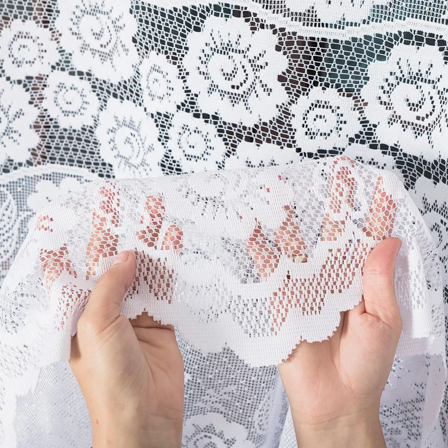 Firanka żakardowa ze wzorem pasowym 044136