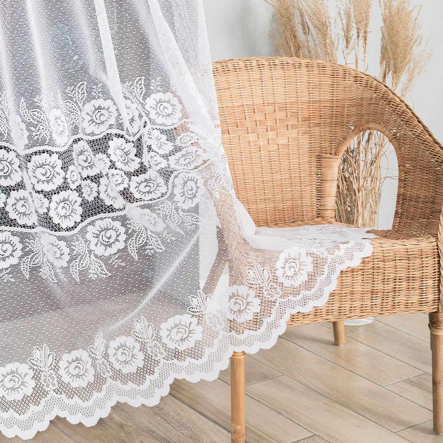 Firanka żakardowa ze wzorem pasowym 044136