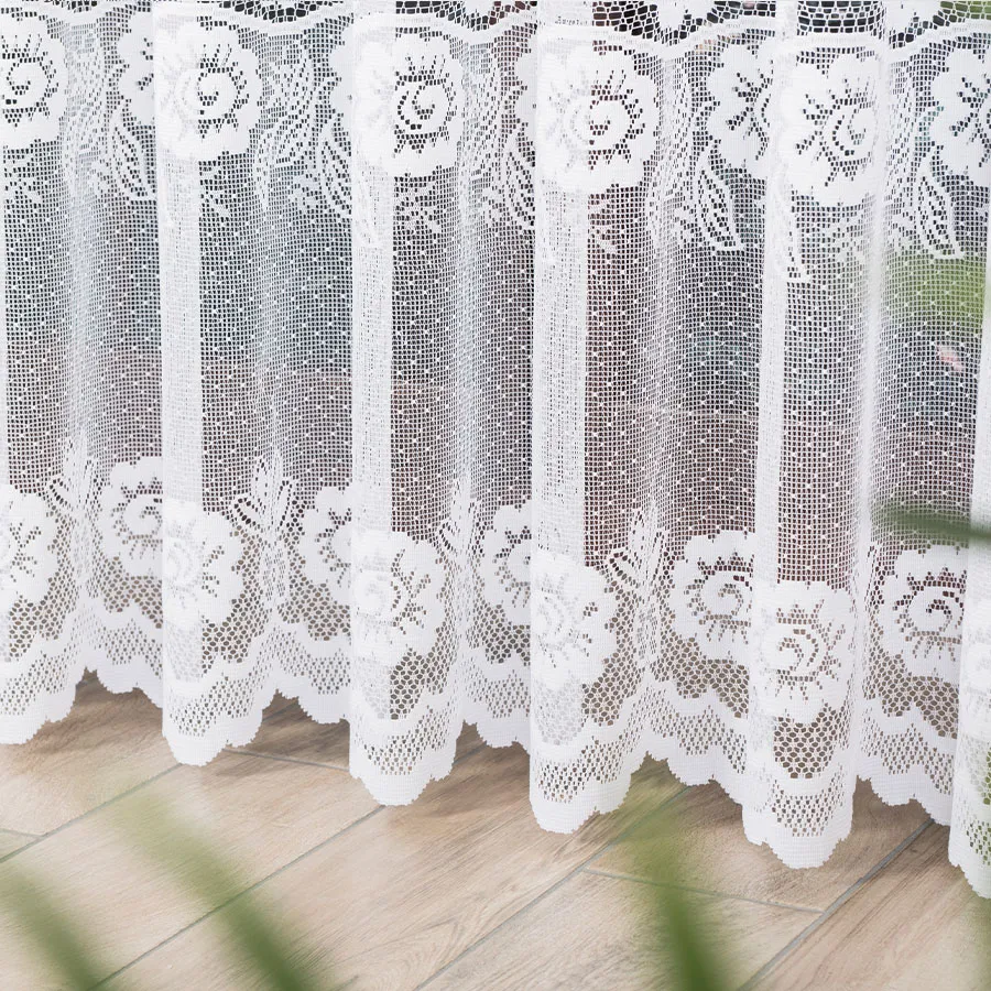 Firanka żakardowa ze wzorem pasowym 044136