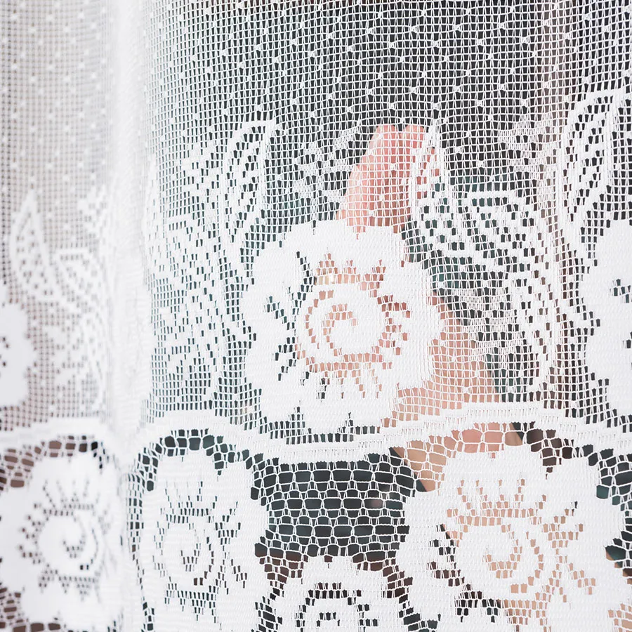 Firanka żakardowa ze wzorem pasowym 044136