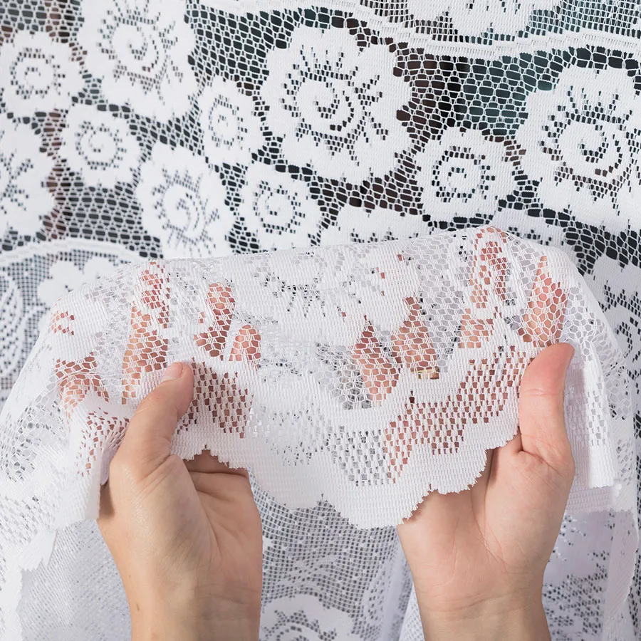 Firanka żakardowa ze wzorem pasowym 044136