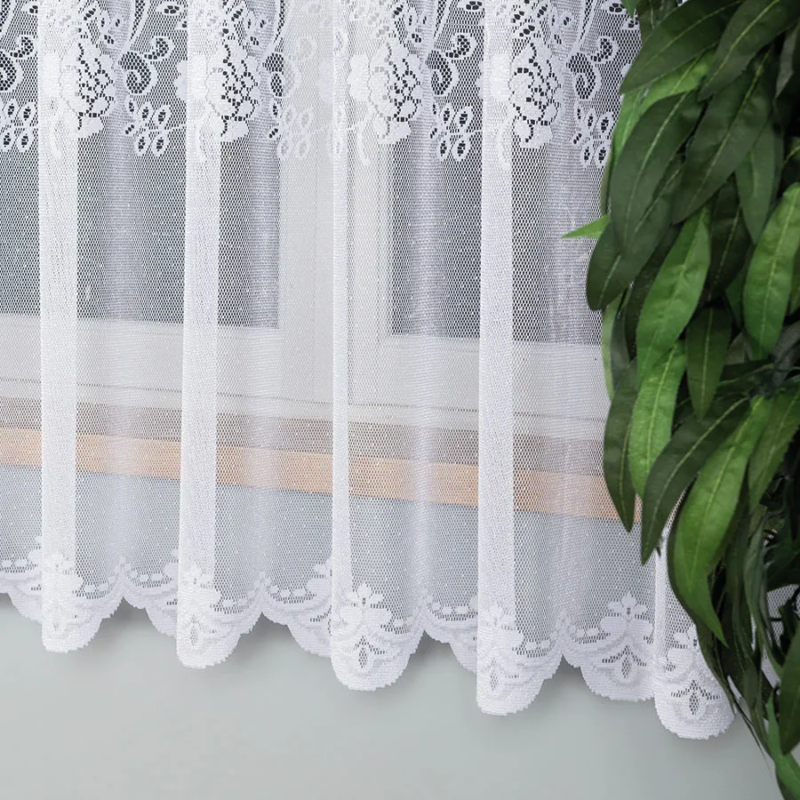 Firanka żakardowa ze wzorem pasowym 638085