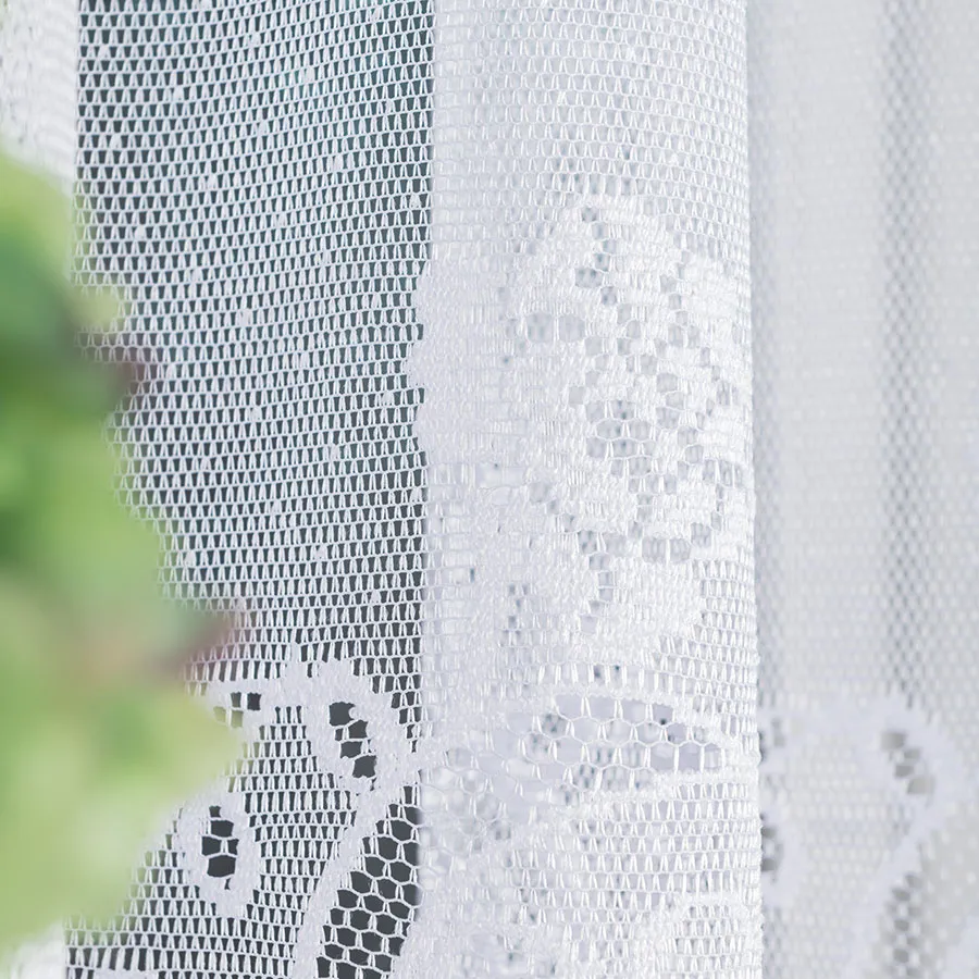 Firanka żakardowa ze wzorem pasowym 638085