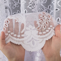 Firanka żakardowa ze wzorem pasowym 638085