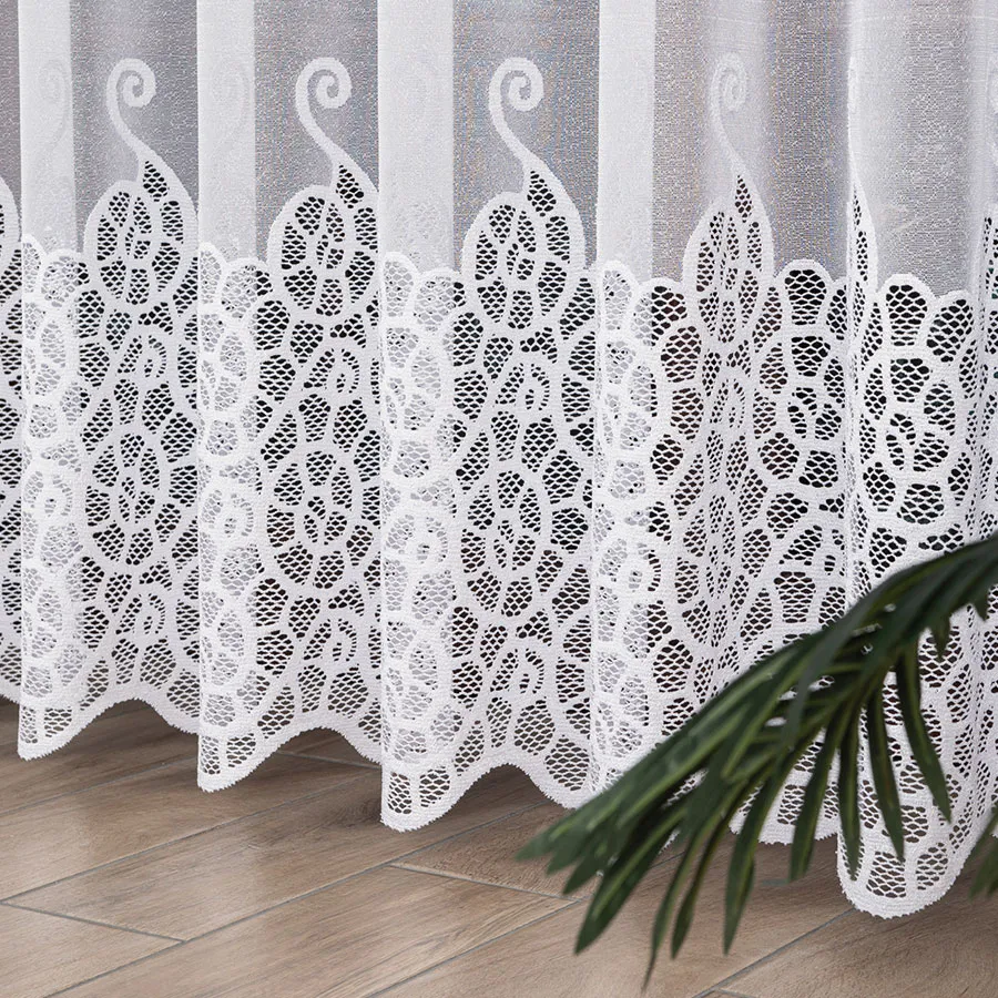 Firanka żakardowa ze wzorem pasowym 355000