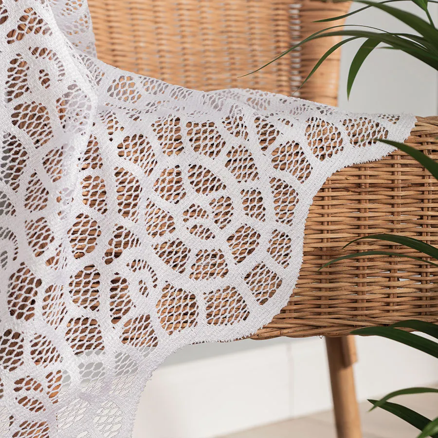 Firanka żakardowa ze wzorem pasowym 355000