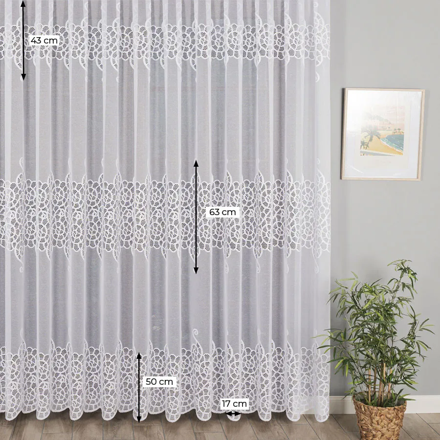 Firanka żakardowa ze wzorem pasowym 355000