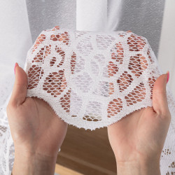 Firanka żakardowa ze wzorem pasowym 355000