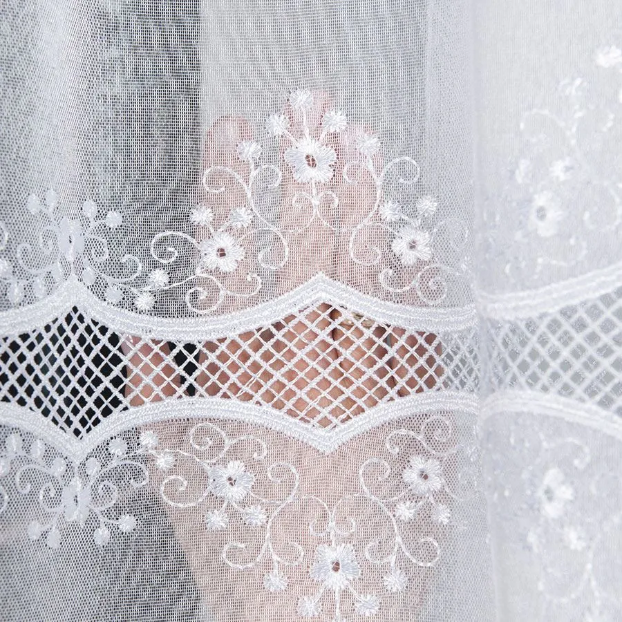 Firanka z aplikacją gipiurową 040613