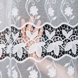 Firanka haftowana z aplikacją gipiurową 122795 Firanka haftowana z aplikacją gipiurową 122795