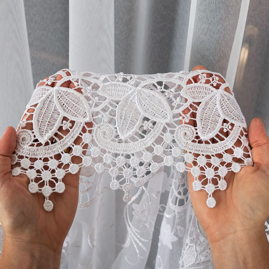 Firanka haftowana z aplikacją gipiurową 122795