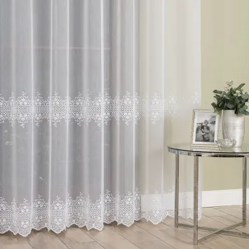 Firanka haftowana ze wzorem pasowym 013293 2