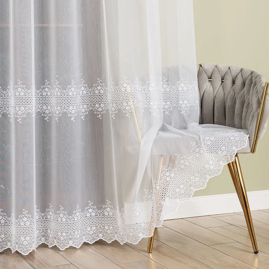 Firanka haftowana ze wzorem pasowym 013293