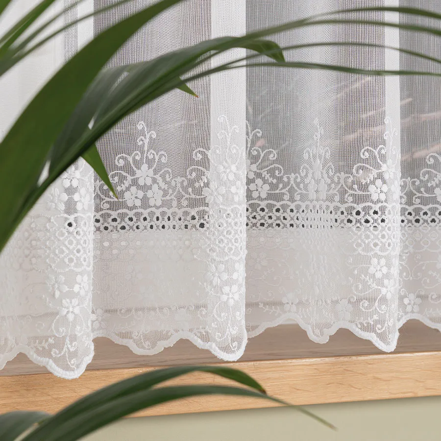 Firanka haftowana ze wzorem pasowym 013293